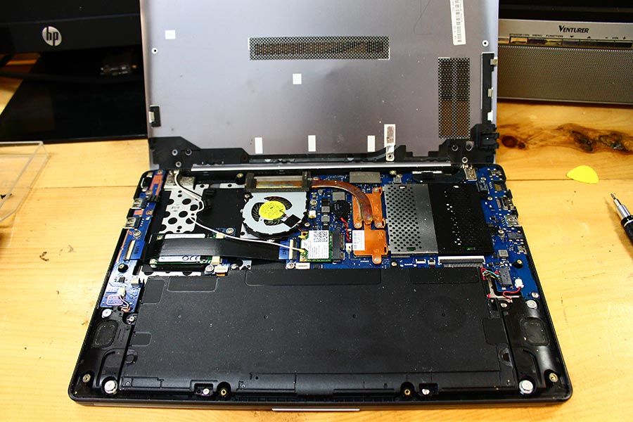 Samsung Series 7 Ultra NP740U3E disassembly – Jan 13, 2016