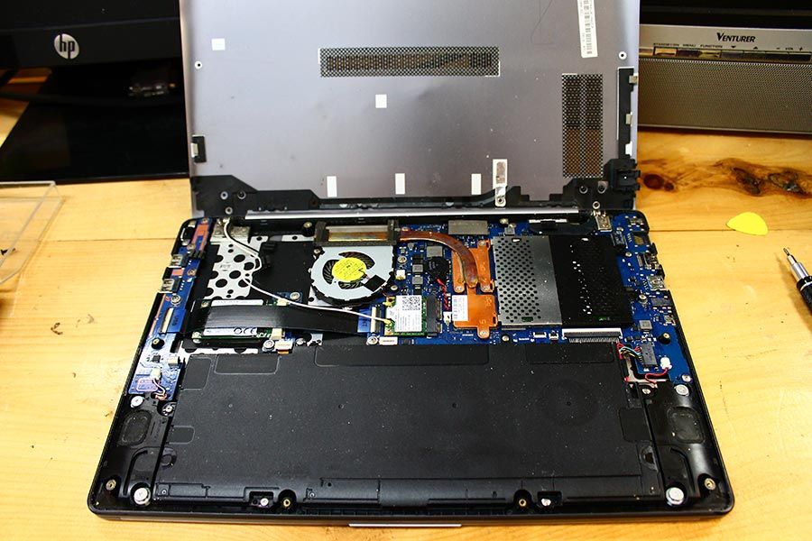 Samsung Series 7 Ultra NP740U3E disassembly – Jan 13, 2016