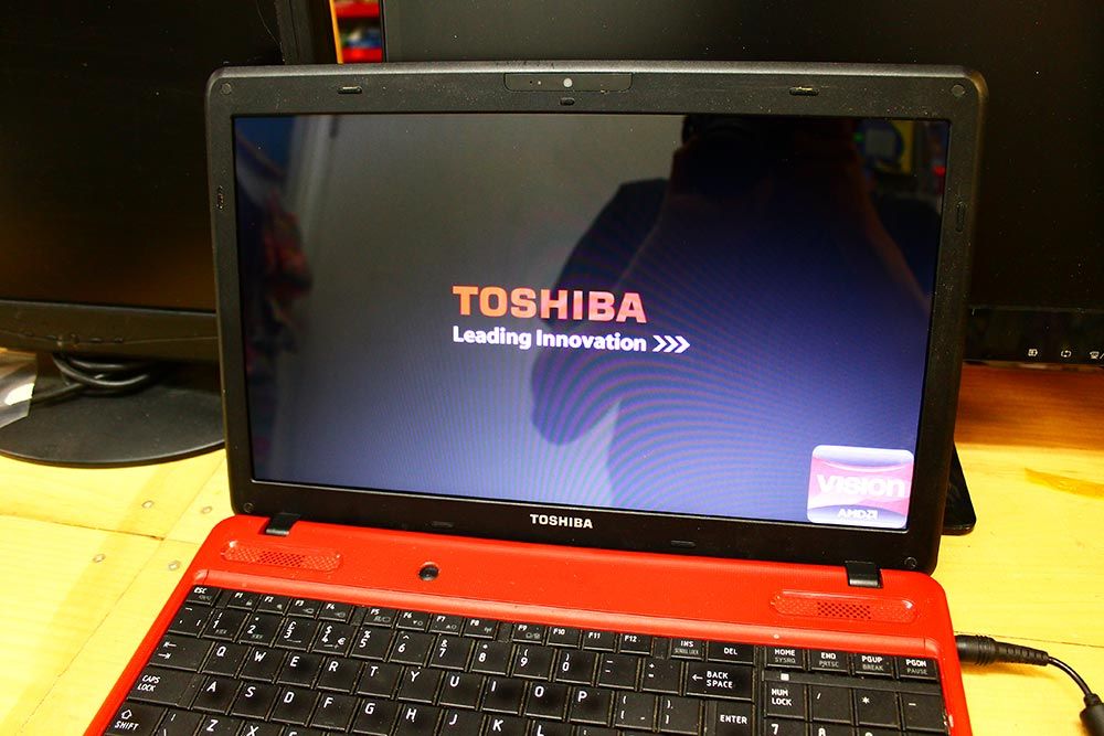 toshiba_satellite_c660d_screen_replacement18