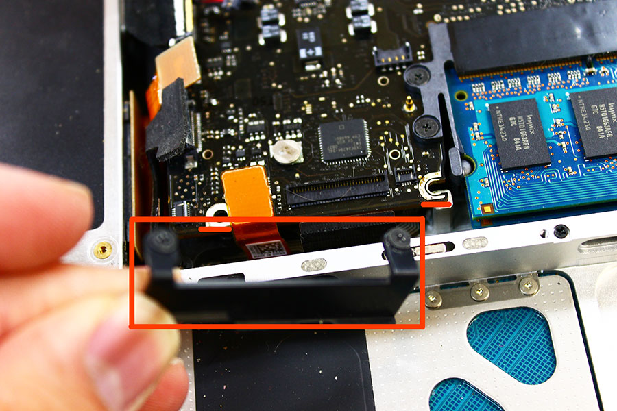 2012_macbook_disassembly_cleaning17