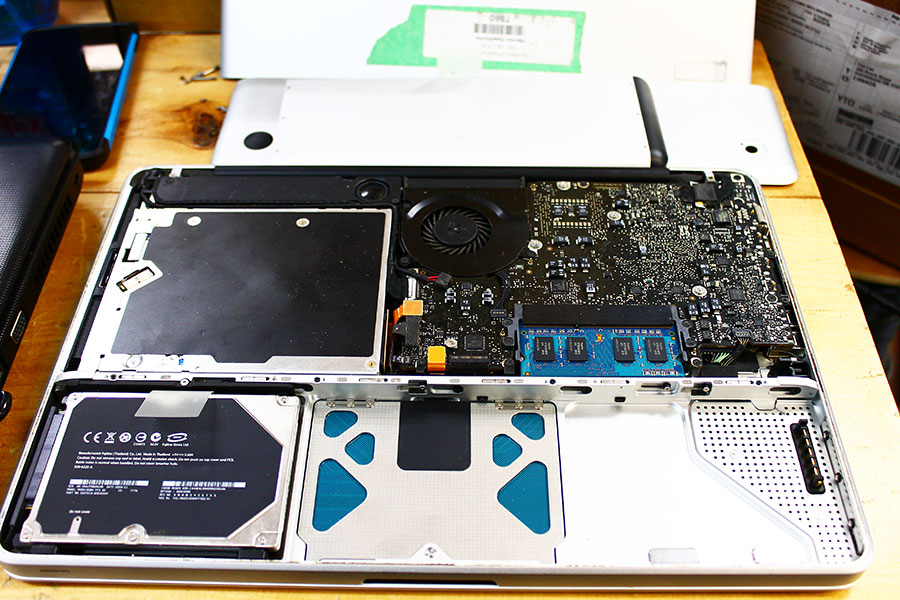 2012_macbook_disassembly_cleaning8