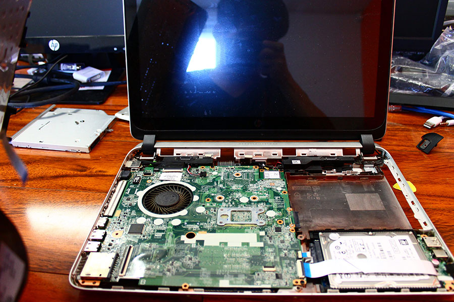 HP Pavilion Notebook 14-v148ca Disassembly, Screen Replacement – August 1, 2017